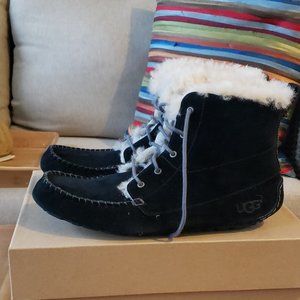 UGG CHICKAREE BLACK BOOTIES
